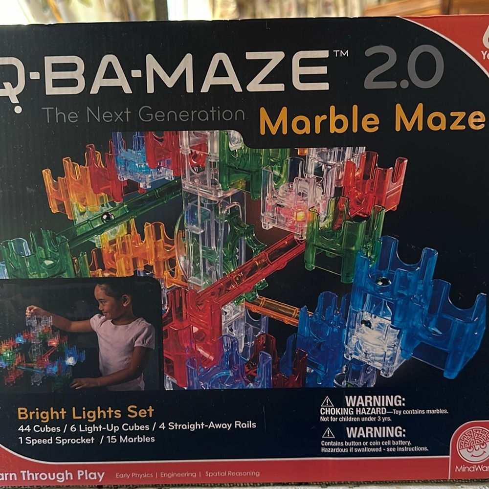 A building set . Fun with marbles .
